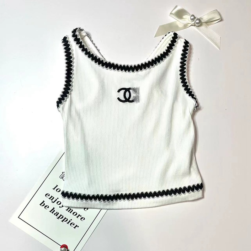 CHANEL 犬の服 ベスト 可愛い